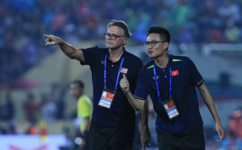 Các Chức Vụ Trong Bóng Đá Đóng Vai Trò Vô Cùng Quan Trọng 2 Ban huấn luyện là một trong các chức vụ trong bóng đá